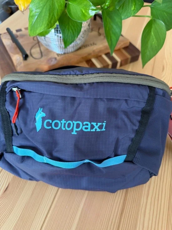 Cotopaxi Lagos 5 L Hydration Hip Pack - 68 oz. Reservoir, Graphite - Picture 6 of 7